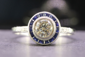 BEAUTIFUL SAPPHIRE AND DIAMOND 18 CARAT GOLD RING