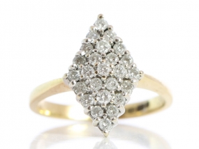  BEAUTIFUL DIAMOND NAVETTE 18 CARAT GOLD SHAPE RING