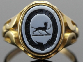 FABULOUS 18 CARAT GENTS  INTAGLIO SIGNET MOURNING RING