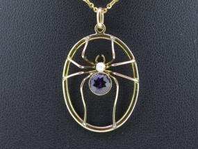 LOVELY AMETHYST AND PEARL SPIDER 9 CARAT GOLD PENDANT