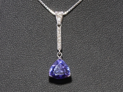  Contemporary Tanzanite and Diamond Gold Pendant and Chain