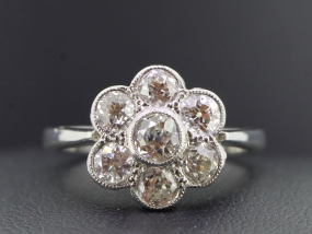 BEAUTIFUL DIAMOND DAISY PLATINUM RING