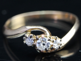 BEAUTIFUL EDWARDIAN DIAMOND ON A TWIST 18 CARAT GOLD RING