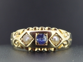 FABULOUS EDWARDIAN SAPPHIRE AND PEARL 22 CARAT GOLD GYPSY RING