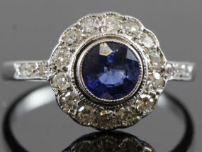 GLORIOUS SAPPHIRE AND DIAMOND ART DECO 18 CARAT GOLD RING