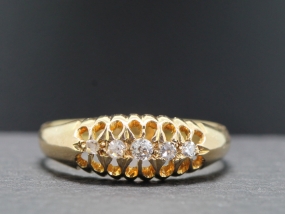  GORGEOUS FIVE STONE DIAMOND 18 CARAT GOLD GYPSY RING