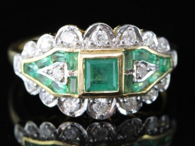 STUNNING ART DECO INSPIRED EMERALD AND DIAMOND PAVE SET 18 CARAT GOLD RING