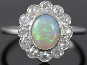 BEAUTIFUL OPAL AND DIAMOND PLATINUM CLUSTER RING