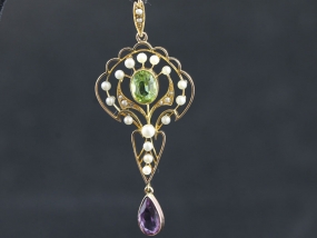 BEAUTIFUL SUFFRAGETTE 15 CARAT GOLD PENDANT AND CHAIN
