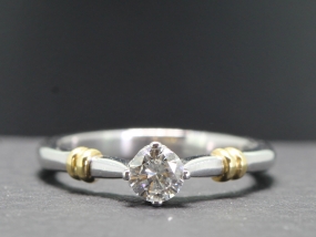  BEAUTIFUL DIAMOND PLATINUM SOLITAIRE RING