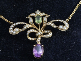 LOVELY SUFFRAGETTE AMETHYST PERIDOT AND PEARL 9 CARAT GOLD NECKLACE