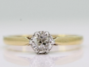 GORGEOUS DIAMOND 18 CARAT GOLD SOLITAIRE RING