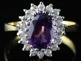 BEAUTIFUL AMETHYST AND DIAMOND CLUSTER 18 CARAT GOLD RING