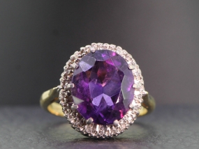  BEAUTIFUL AMETHYST AND DIAMOND 18 CARAT GOLD CLUSTER RING