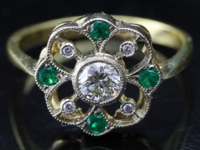 WONDERFUL EDWARDIAN DIAMOND AND EMERALD 18 CARAT GOLD RING