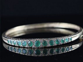 WONDERFUL EMERALD AND DIAMOND BANGLE HANDCRAFTED IN 9 CARAT GOLD