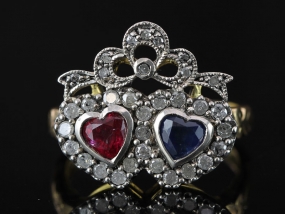 GORGEOUS VICTORIAN INSPIRED RUBY, SAPPHIRE AND DIAMOND 18 CARAT GOLD RING 