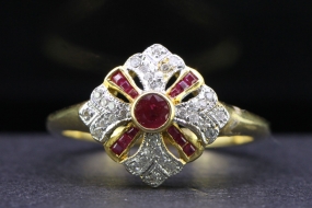 UNIQUE RUBY AND DIAMOND 18 CARAT GOLD RING