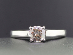 BEAUTIFUL PLATINUM SOLITAIRE DIAMOND RING