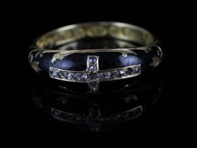 VICTORIAN BLACK ENAMEL DIAMOND 18 CARAT MOURNING RING 