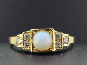 FABULOUS OPAL AND DIAMOND 18 CARAT GOLD RING