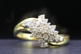 FABULOUS 18 CARAT GOLD DIAMOND CLUSTER COCKTAIL RING