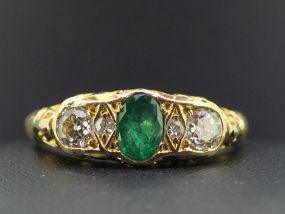 MAGNIFICENT COLOMBIAN EMERALD AND DIAMOND 18 CARAT GOLD RING