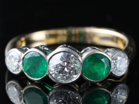 FABULOUS COLUMBIAN EMERALD AND DIAMOND 18 CARAT GOLD RING