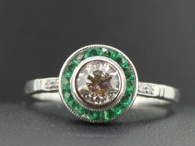 BEAUTIFUL DIAMOND AND EMERALD ART DECO INSPIRED PLATINUM RING