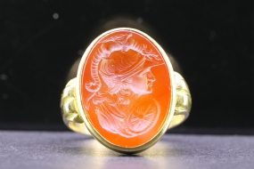 FABULOUS CARVED CARNELIAN INTAGLIO 18 CARAT GOLD RING