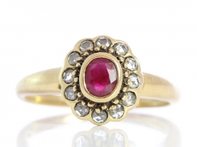 BEAUTIFUL ANTIQUE RUBY AND DIAMOND 9 CARAT GOLD RING