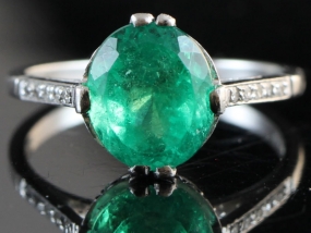  MAGNIFICENT COLUMBIAN EMERALD AND DIAMOND ART DECO PLATINUM RING