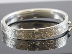 PRETTY EDWARDIAN SILVER FLORAL SILVER BANGLE